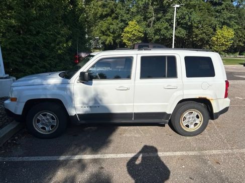 Used 2014 Jeep Patriot Sport w/ Power Value Group FWD image 4