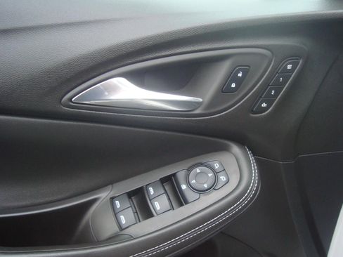 Used 2024 Buick Encore GX Avenir w/ Avenir Technology Package image 8