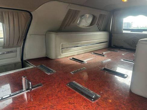 Used 2003 Cadillac De Ville Hearse image 25