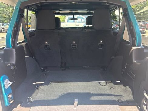 Used 2019 Jeep Wrangler Unlimited Sahara w/ Cold Weather Group AWD/4WD image 10