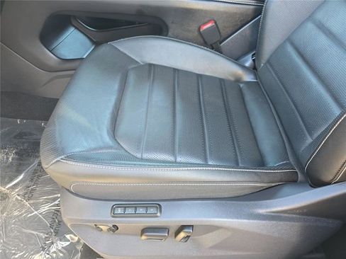 Used 2025 Volkswagen Atlas Cross Sport SEL image 16