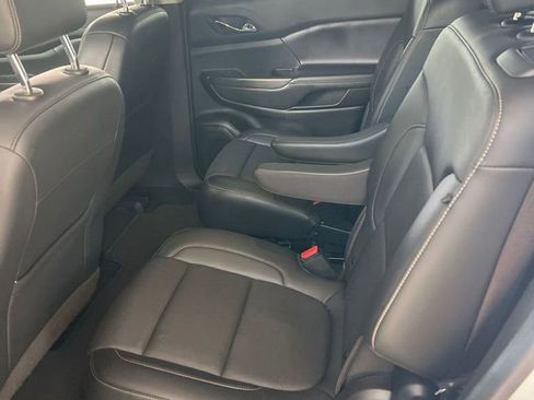 Used 2021 GMC Acadia SLT image 7