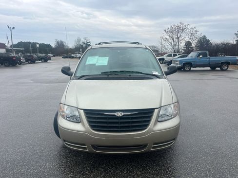 Used 2007 Chrysler Town & Country w/ Popular Equipment Group I image 13