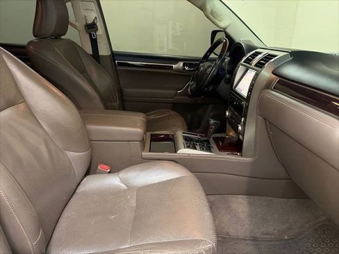 Used 2015 Lexus GX 460 Luxury w/ Preferred Accessory Package image 35
