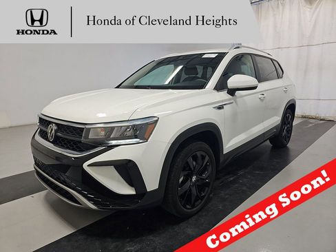 Used 2023 Volkswagen Taos SE w/ Black Wheel Package FWD image 1