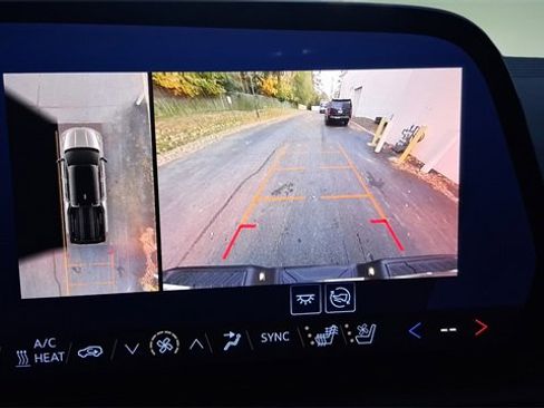 Used 2025 Chevrolet Silverado EV LT image 31