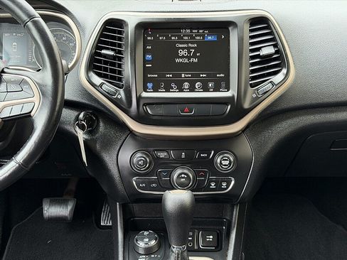 Used 2014 Jeep Cherokee Latitude AWD/4WD image 13