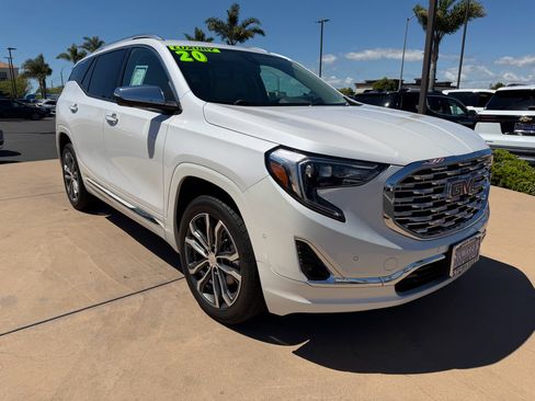 Used 2020 GMC Terrain Denali w/ Denali Premium Package AWD/4WD image 3