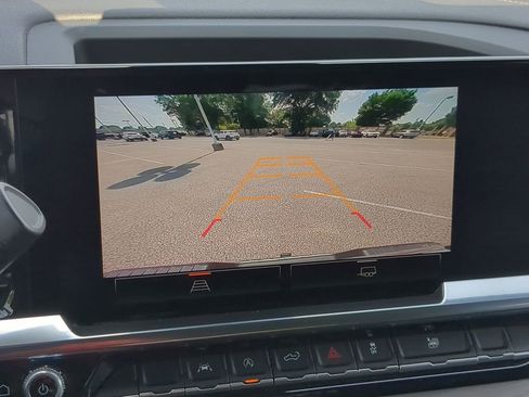 Used 2024 GMC Sierra 1500 SLT image 15