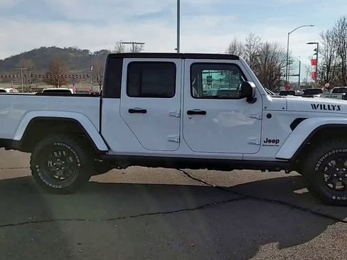 New 2026 Jeep Gladiator Sport image 9