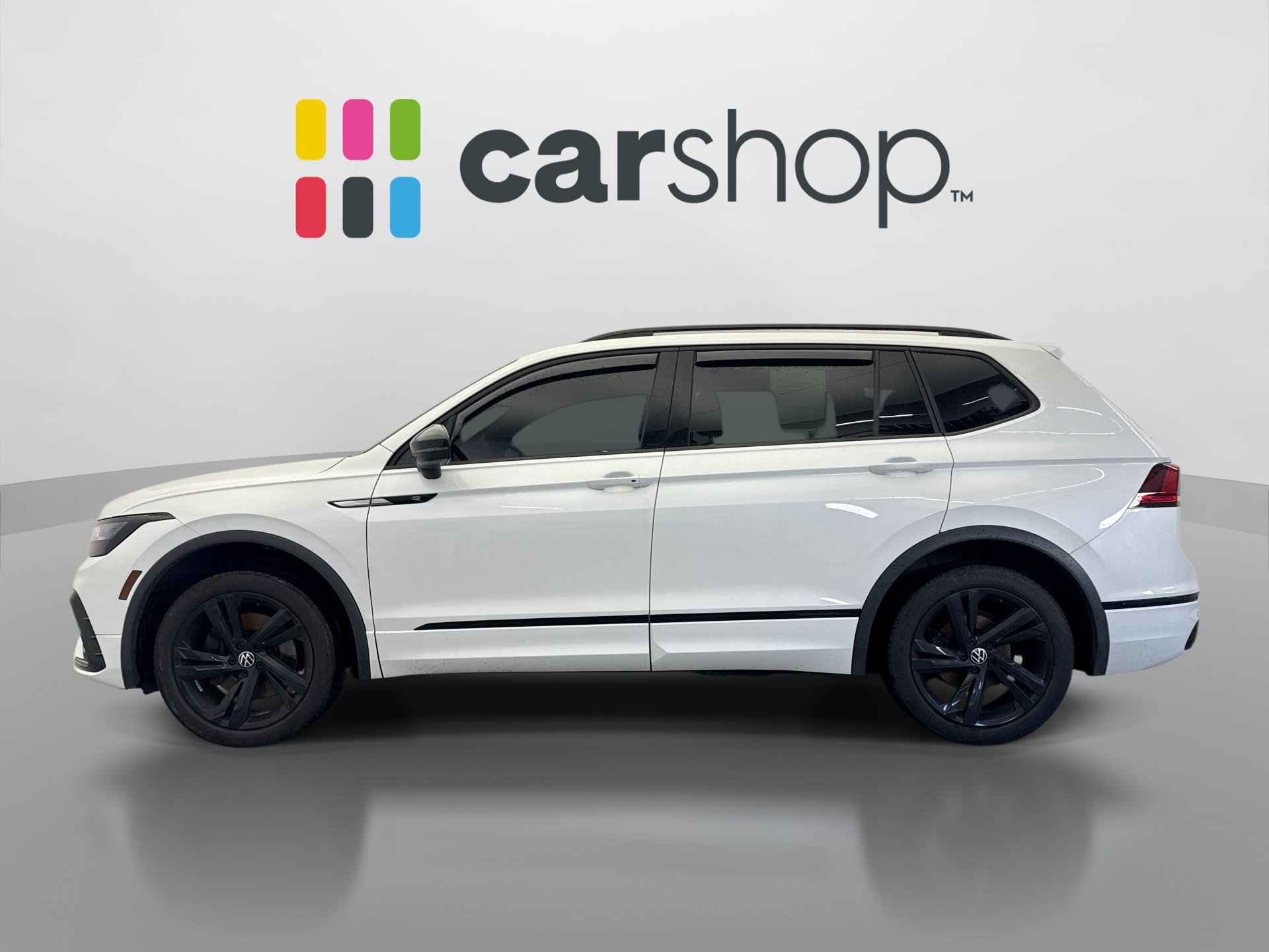 Used 2024 Volkswagen Tiguan SE R-Line AWD/4WD image 2