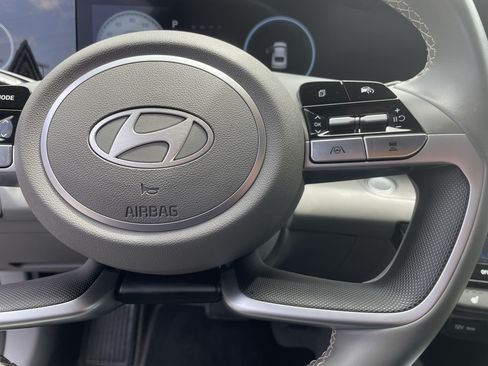 Used 2025 Hyundai Elantra SEL w/ Cargo Package FWD image 25