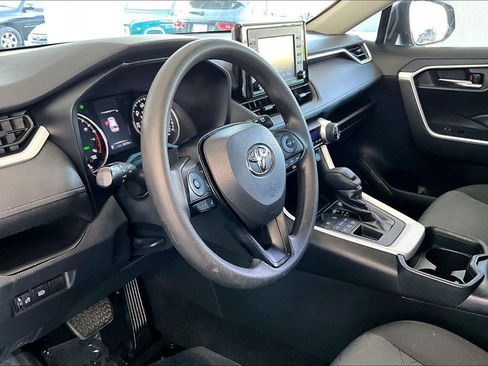 Used 2020 Toyota RAV4 XLE image 17