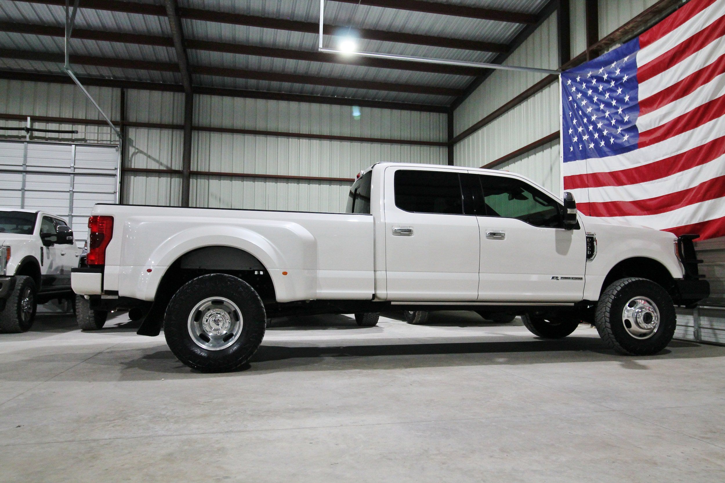 Used 2019 Ford F350 Platinum w/ Platinum Ultimate Package AWD/4WD image 13