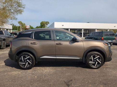 Used 2026 Nissan Kicks SV image 3