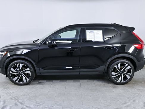Certified 2025 Volvo XC40 B5 Plus image 2