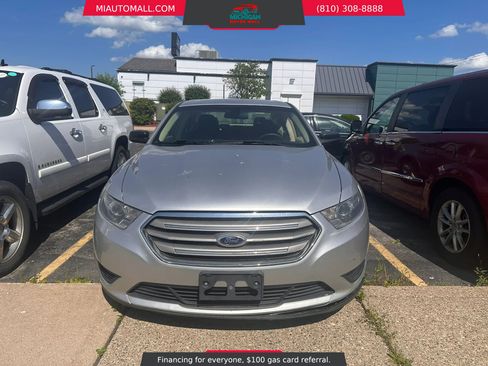 Used 2015 Ford Taurus SE FWD image 2