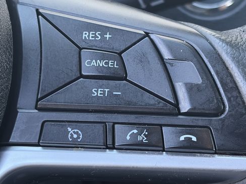 Used 2017 Nissan Rogue SV FWD image 14