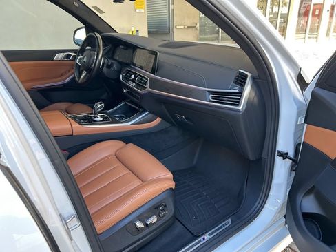 Used 2022 BMW X7 xDrive40i w/ M Sport Package AWD/4WD image 24