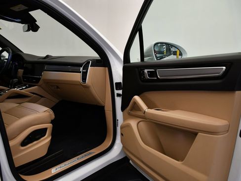 Used 2022 Porsche Cayenne Platinum Edition image 48
