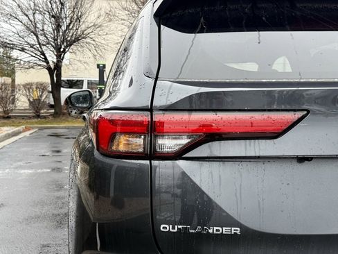 Used 2025 Mitsubishi Outlander SEL image 35