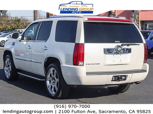 Used 2007 Cadillac Escalade AWD w/ Information Package image 2