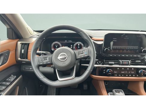 Used 2025 Nissan Pathfinder Platinum w/ Cargo Package AWD/4WD image 13