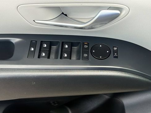 Used 2025 Hyundai Tucson SE FWD image 17