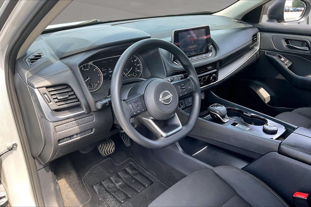Used 2024 Nissan Rogue S AWD/4WD image 16
