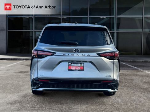 Certified 2021 Toyota Sienna XSE image 11