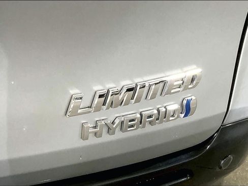 Used 2024 Toyota Sienna Limited AWD/4WD image 9
