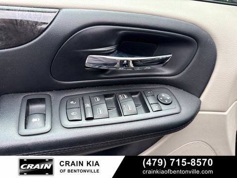 Used 2016 Dodge Grand Caravan SXT FWD image 20