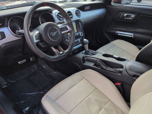 Used 2016 Ford Mustang Premium image 14