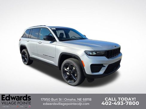 New 2025 Jeep Grand Cherokee Altitude image 1