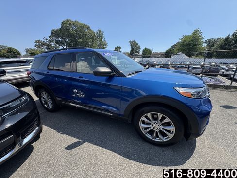 Used 2022 Ford Explorer XLT w/ Equipment Group 202A AWD/4WD image 4