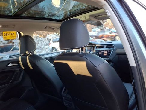 Used 2022 Volkswagen Tiguan SE w/ Panoramic Sunroof Package image 29