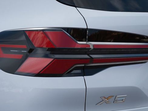 Used 2025 BMW X5 xDrive50e image 38