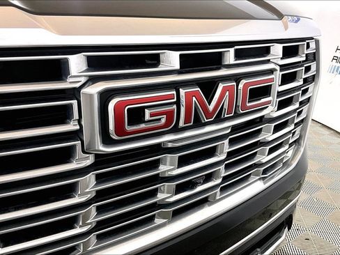 Used 2025 GMC Yukon Denali w/ Denali Reserve Package RWD image 24