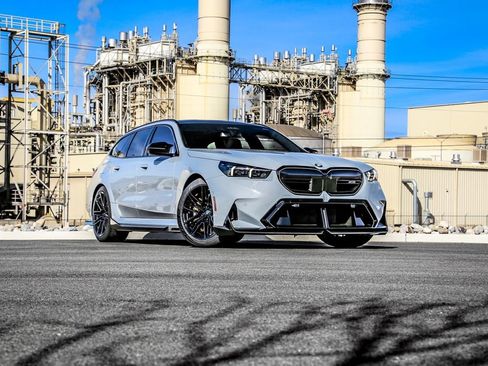 New 2026 BMW M5 Touring image 9