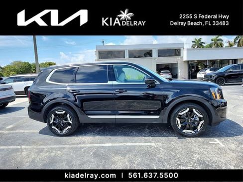 Used 2024 Kia Telluride EX w/ EX Captain's Chair Package FWD image 2