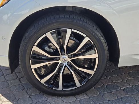 Certified 2023 Volvo XC60 B5 Plus w/ Protection Package Premier image 10
