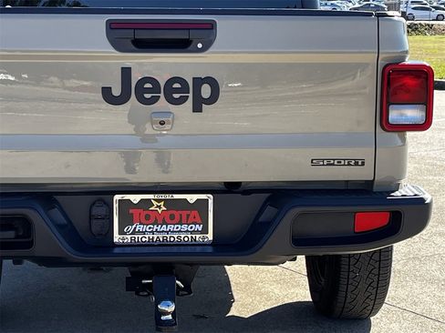 Used 2020 Jeep Gladiator Sport image 6