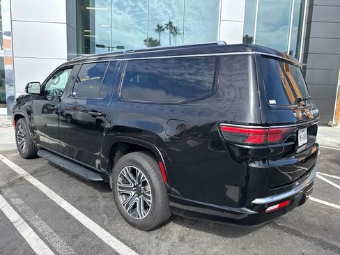 Used 2024 Jeep Wagoneer L Series II RWD image 17