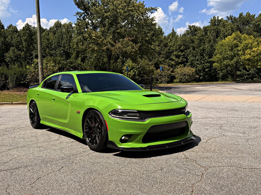 Used 2017 Dodge Charger R/T Scat Pack w/ Beats Audio Group RWD image 3