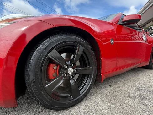 Used 2011 Nissan 370Z Coupe RWD image 9