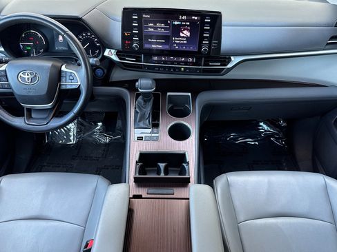Used 2021 Toyota Sienna XLE image 10