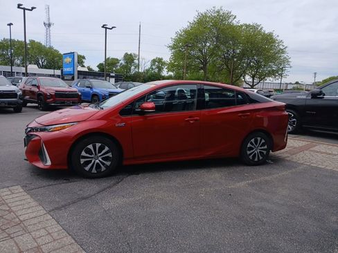 Used 2020 Toyota Prius Prime XLE FWD image 5