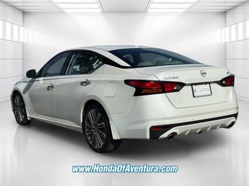 Used 2024 Nissan Altima 2.5 SL FWD image 3