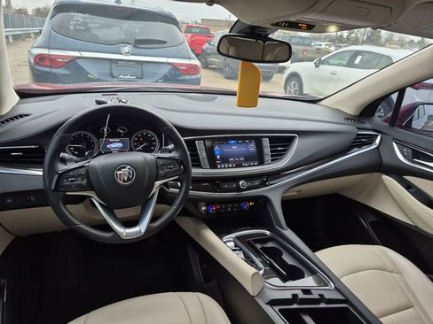 Used 2023 Buick Enclave Essence AWD/4WD image 10