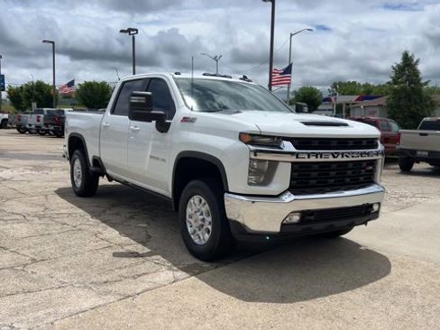 Used 2022 Chevrolet Silverado 2500 LT w/ Convenience Package AWD/4WD image 3